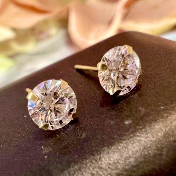 New! Round Cut Diamond Studs set in Solid 10K Gold. Brand new 4 prong setting - Picture 6 of 15